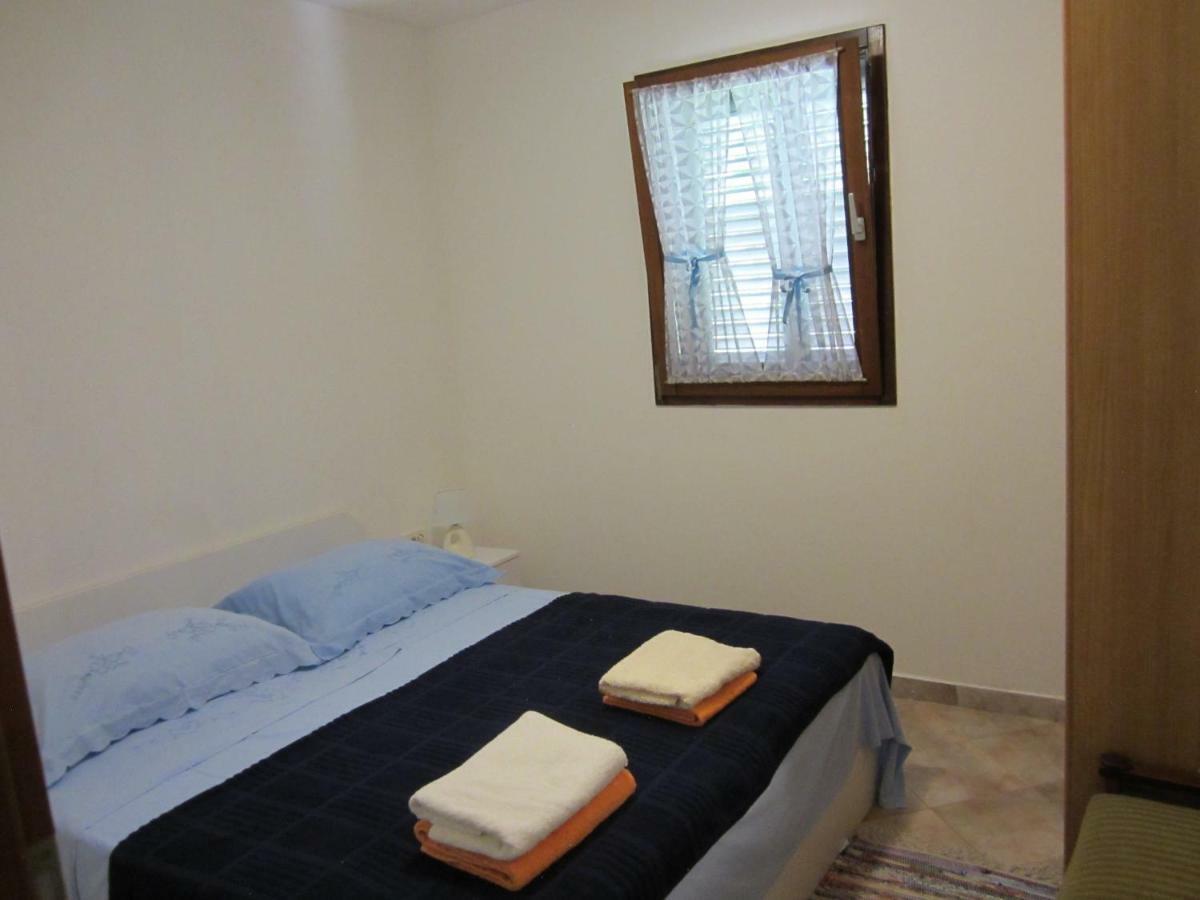 Apartmani Lina Veliki Drvenik Esterno foto