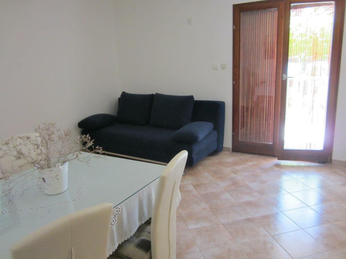 Apartmani Lina Veliki Drvenik Esterno foto