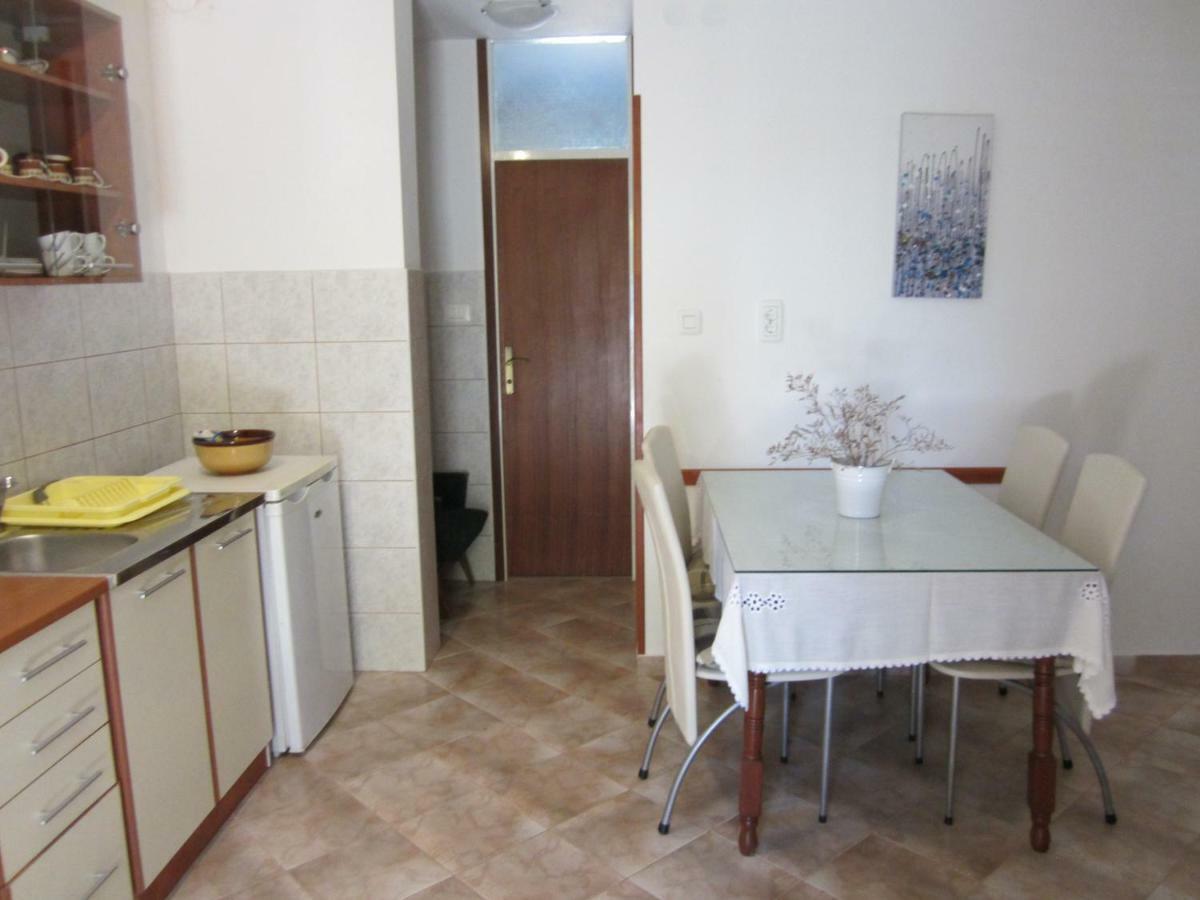 Apartmani Lina Veliki Drvenik Esterno foto